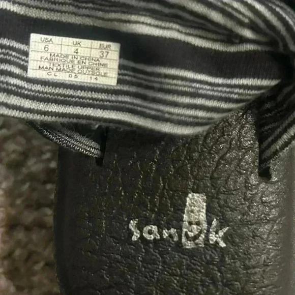 Sanuks black and white, striped sandals. Size 6 yoga sling - Picture 4 of 4